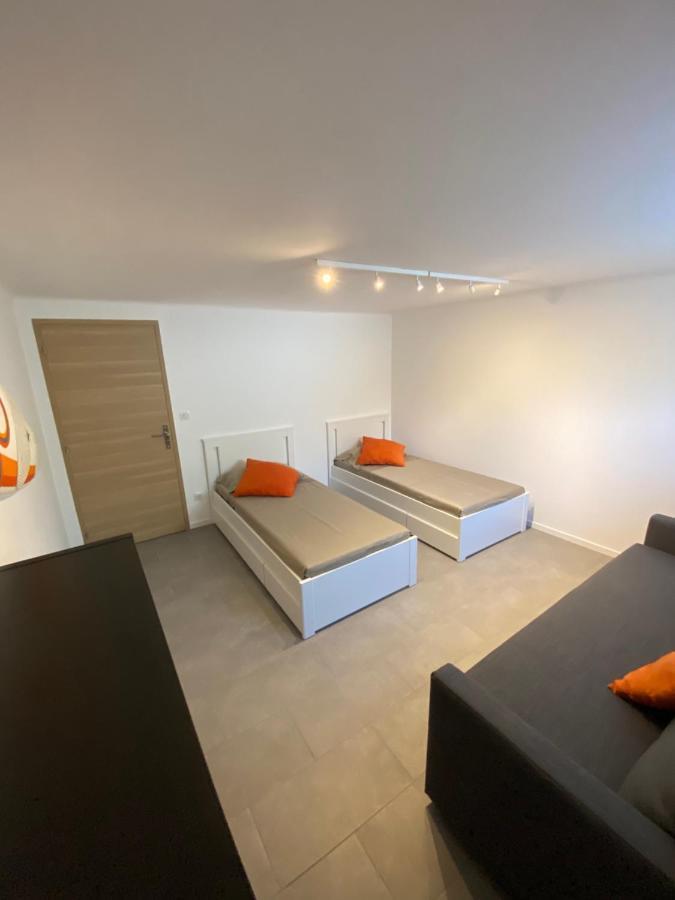 appartement rez de villa proche port et plages de Sanary Extérieur photo